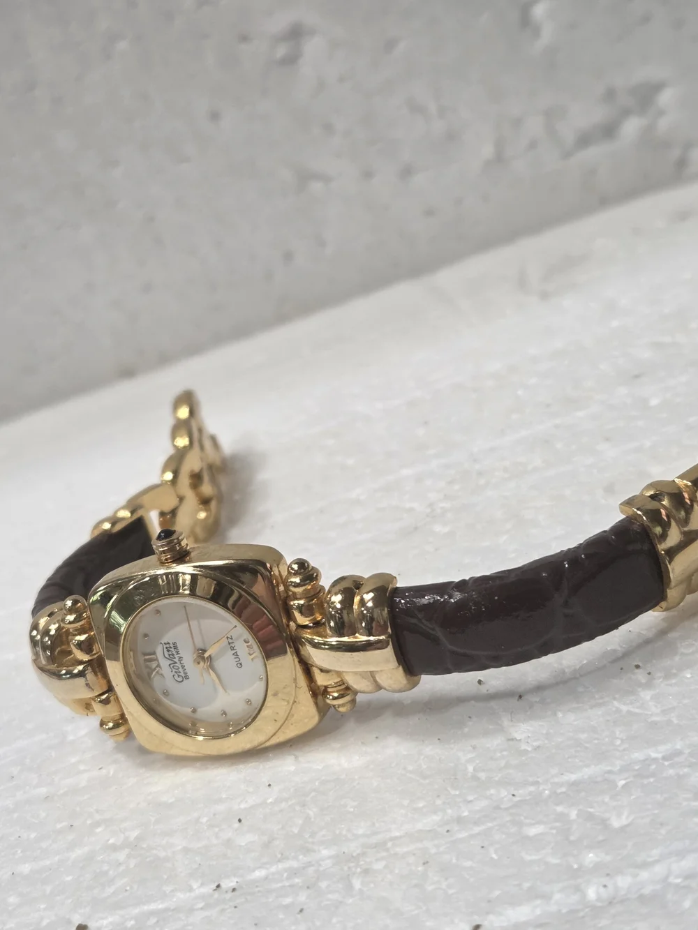 GEOVANI BEVERLY HILLS Women's Gold-Tone Quartz Watch - Brown Strap